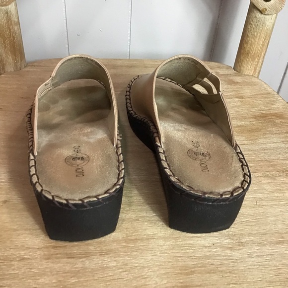 Duck Head Womens Shelly Sand Tan Slip-On Comfort Sandal Size 8.5 - Picture 2 of 8